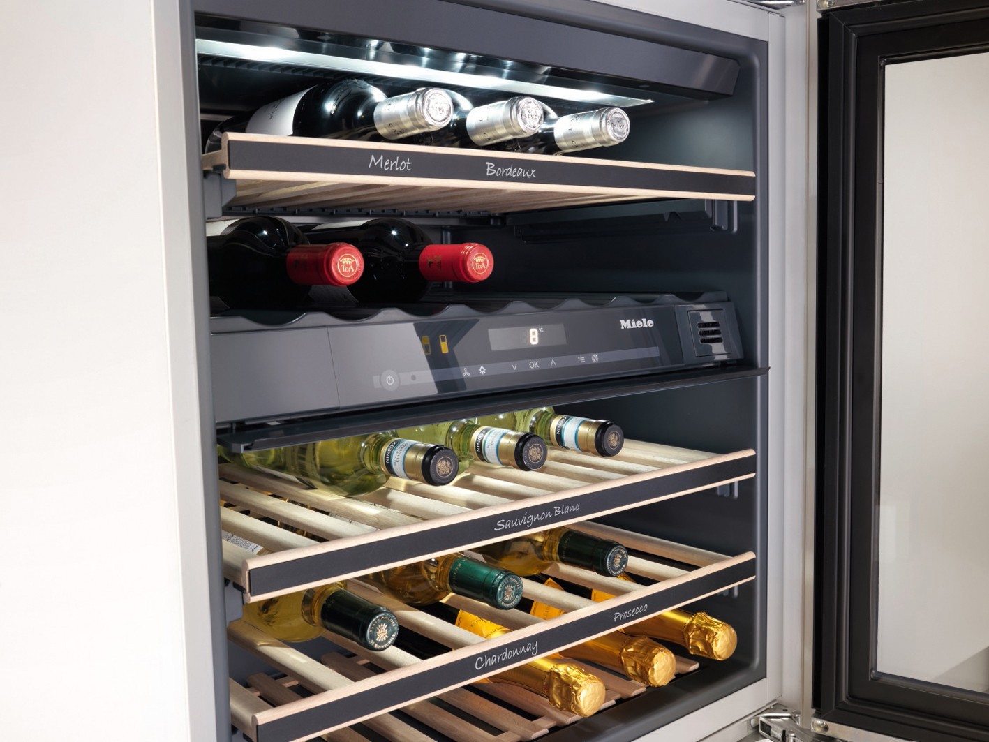 Ratgeber Edle Tropfen optimal lagern: Bei Weinkühlschränken auf Stromverbrauch und Zusatzfilter achten  - News, Bild 1