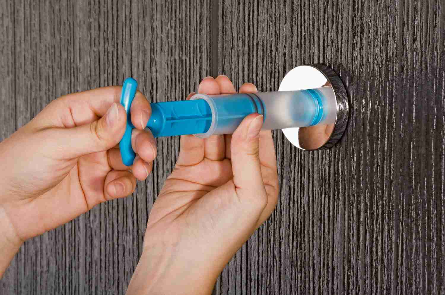 Haushaltsgeräte Befestigen ohne Bohren: Vakuum-System will alles an der Wand halten, Bild 1 Haushaltsgeräte Befestigen ohne Bohren: Vakuum-System will alles an der Wand halten - News, Bild 1