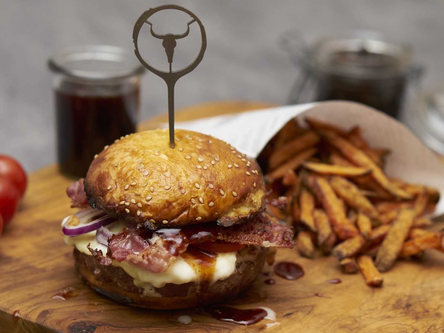Haushaltsgeräte Burger-Meister im eigenen Garten: Burgerpresse aus Silikon von MOESTA-BBQ - News, Bild 1