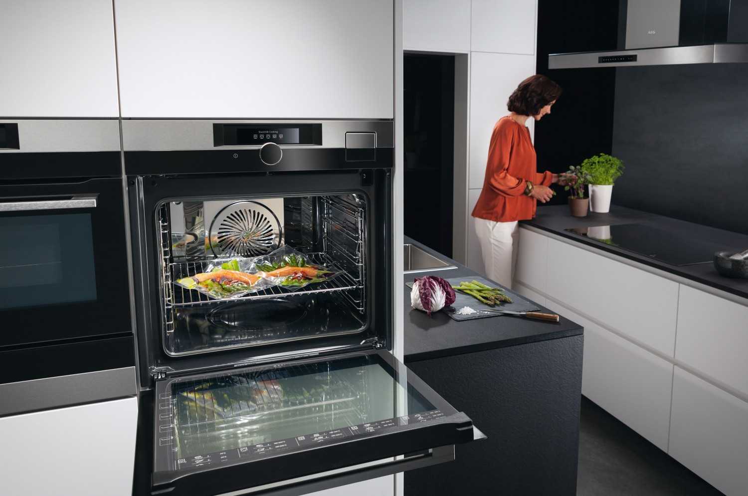 SteamRange Vier neue Backöfen und MultiDampfgarer von AEG