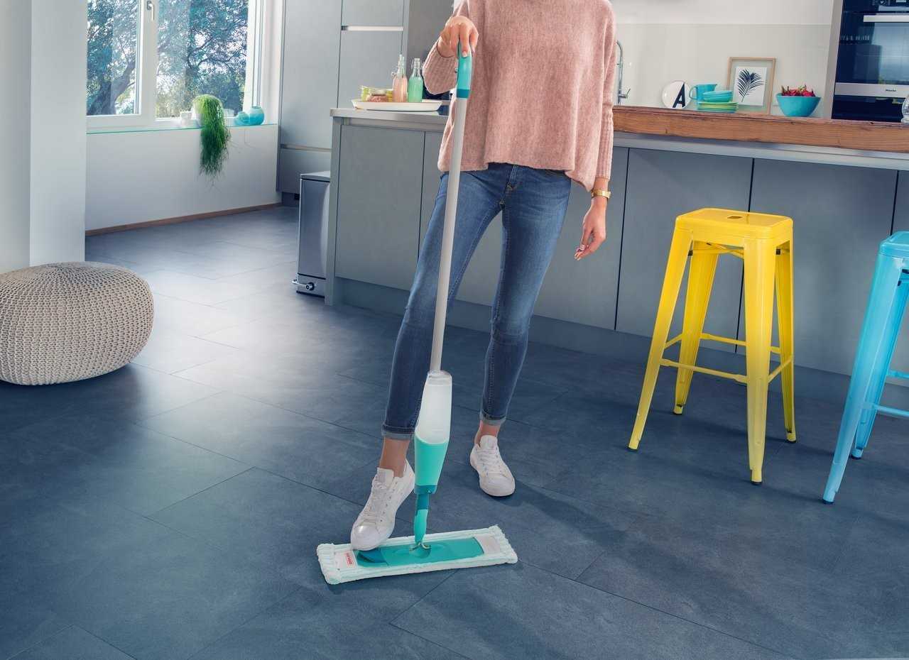 Easy Spray XL Bodenwischer von Leifheit mit integriertem Tank und