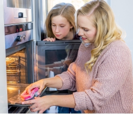 Haushaltsgeräte Pflanzenseife-Stahlwolle-Pad und Schwamm in einem: Neuer Backofen-Reiniger von Abrazo - News, Bild 1