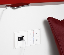 Haussteuerung USB-Ladestation für Smartphones im Schalterdesign: Schluss mit belegten Steckdosen, Bild 1 Haussteuerung USB-Ladestation für Smartphones im Schalterdesign: Schluss mit belegten Steckdosen - News, Bild 1