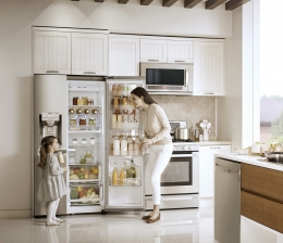 Haushaltsgroßgeräte LG setzt bei neuen Kühlschränken auf Tür-in-Tür-System - Vier-Liter-Wassertank - News, Bild 1