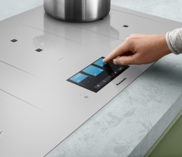 Haushaltsgeräte Induktionskochfeld mit Genius Sensor von Panasonic jetzt auch in Achatgrau - News, Bild 1