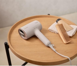 Körperpflege Ab Frühsommer: Neuer Haartrockner von Panasonic mit Volume-Lift-Aufsatz - News, Bild 1