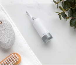 Remington Detail-Trimmer mit Kammaufsatz im Lippenstift-Format von Remington, Bild 1 Körperpflege Detail-Trimmer mit Kammaufsatz im Lippenstift-Format von Remington - News, Bild 1