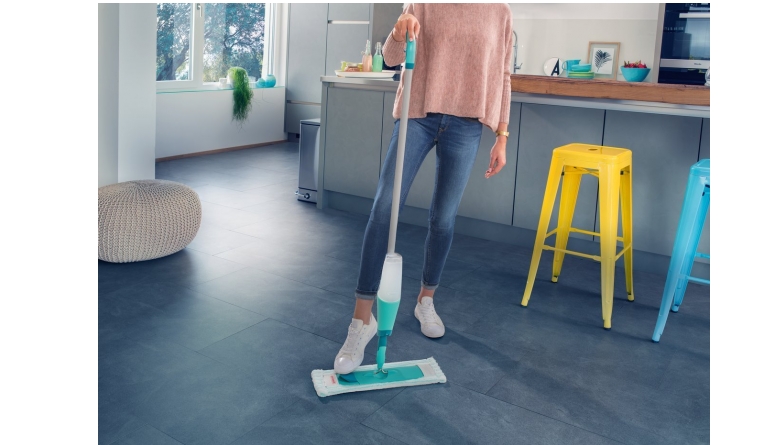 Leifheit Easy Spray XL: Bodenwischer von Leifheit mit integriertem Tank und Sprühdüse, Bild 1 Haushaltsgeräte Easy Spray XL: Bodenwischer von Leifheit mit integriertem Tank und Sprühdüse - News, Bild 1