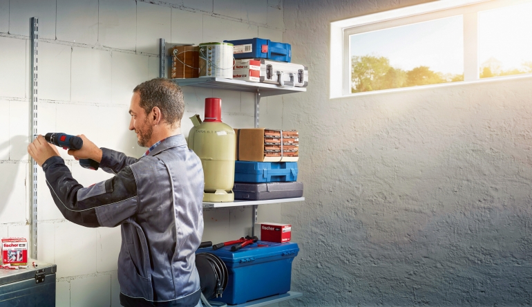 TV-Halterung oder Bücherregal: Neuer Zweikomponenten-Dübel passt sich