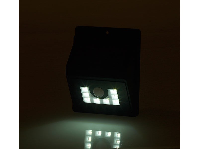 Ein Licht geht auf: LUNARTEC Solar-LED-Wandleuchte, Bild 2 Beleuchtung LUNARTEC Solar-LED-Wandleuchte im Test, Bild 2