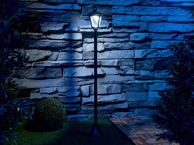 Hübsche Außenlaterne: Royal Gardineer Solar-LED-Gartenlaterne, Bild 4 Beleuchtung Royal Gardineer Solar-LED-Gartenlaterne im Test, Bild 4