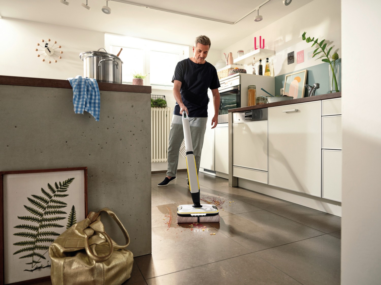 Hartbodenreiniger · Kärcher FC 7 Cordless / FC 7 Cordless Premium: Kärcher FC 7 Cordless / FC 7 Cordless Premium, Bild 4 Hartbodenreiniger Kärcher FC 7 Cordless / FC 7 Cordless Premium im Test, Bild 4
