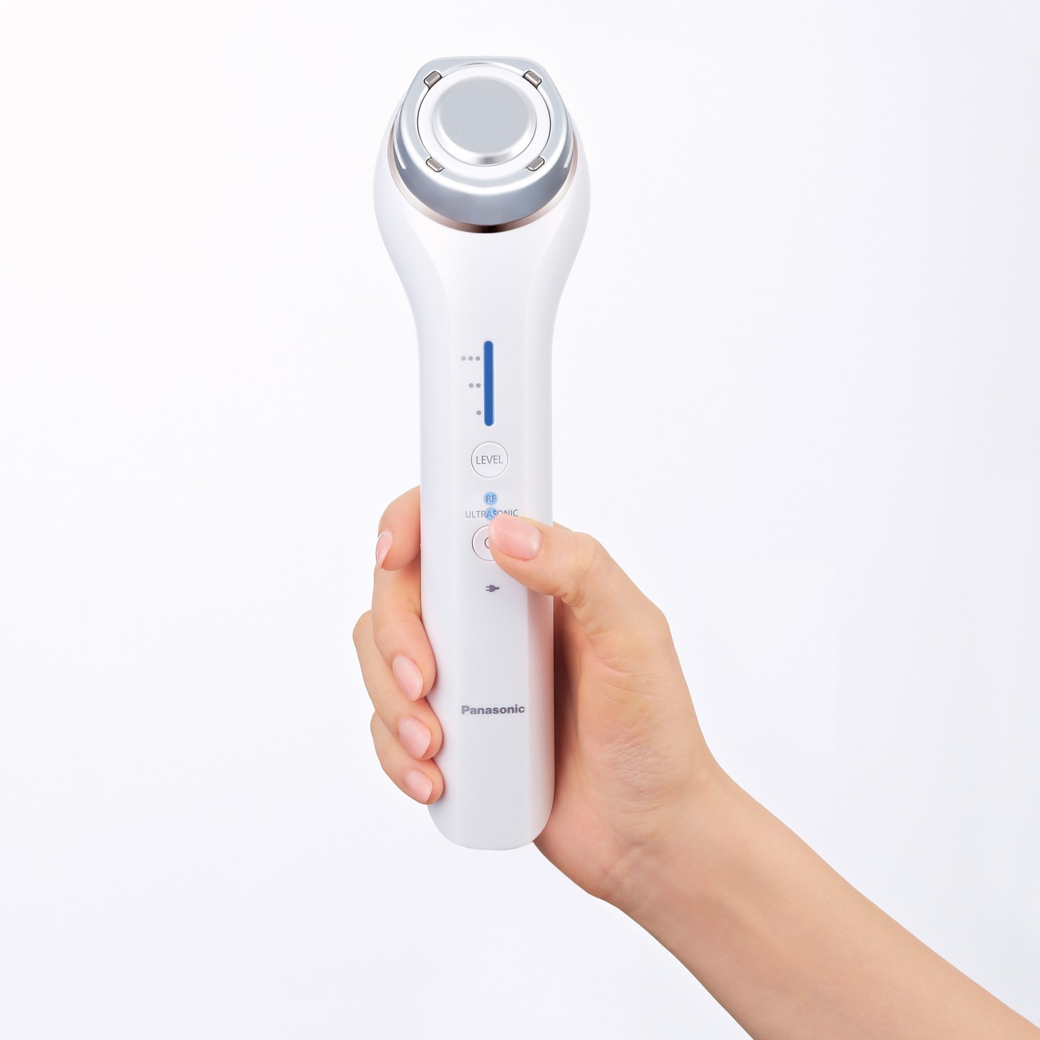 Glatte und gepfl egte Haut: Panasonic Advanced RF Facial Device EH-XR10, Bild 3 Hautpflege Panasonic Advanced RF Facial Device EH-XR10 im Test, Bild 3