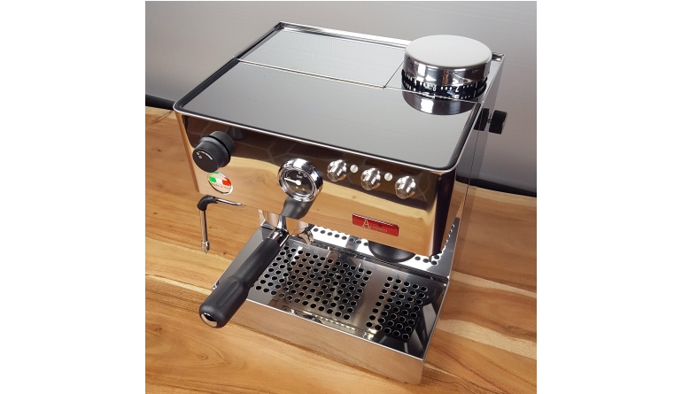 Tuning für Espresso-Freunde: Die Milano Deluxe verzaubert Gaumen und Augen: Acopino Milano Deluxe, Bild 1 Espressomaschine Acopino Milano Deluxe im Test, Bild 1