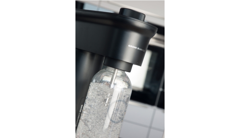 Schont Umwelt, Rücken und Portemonnaie: Grohe Blue Fizz Advanced Wassersprudler, Bild 1 Sonstige Küchengeräte Grohe Blue Fizz Advanced Wassersprudler im Test, Bild 1