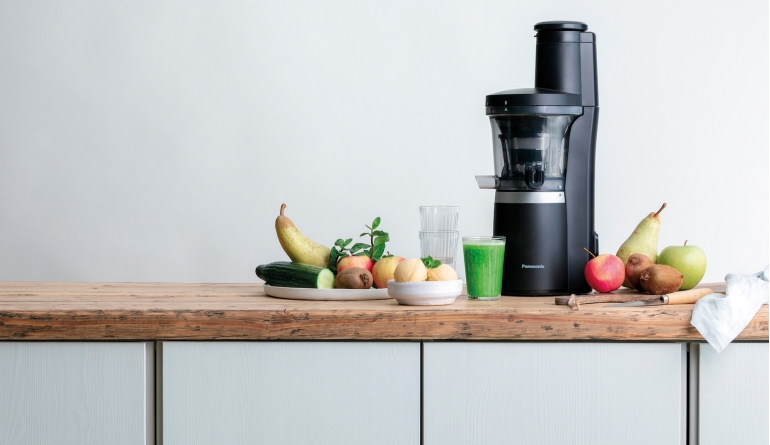 Frisches Obst im Glas: Panasonic MJ-L700 Slow Juicer, Bild 1 Entsafter Panasonic MJ-L700 Slow Juicer im Test, Bild 1